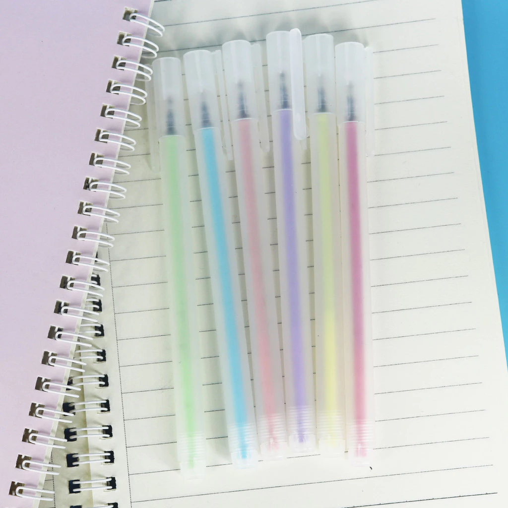 ปากกาเจล 6 แท่ง คละสี